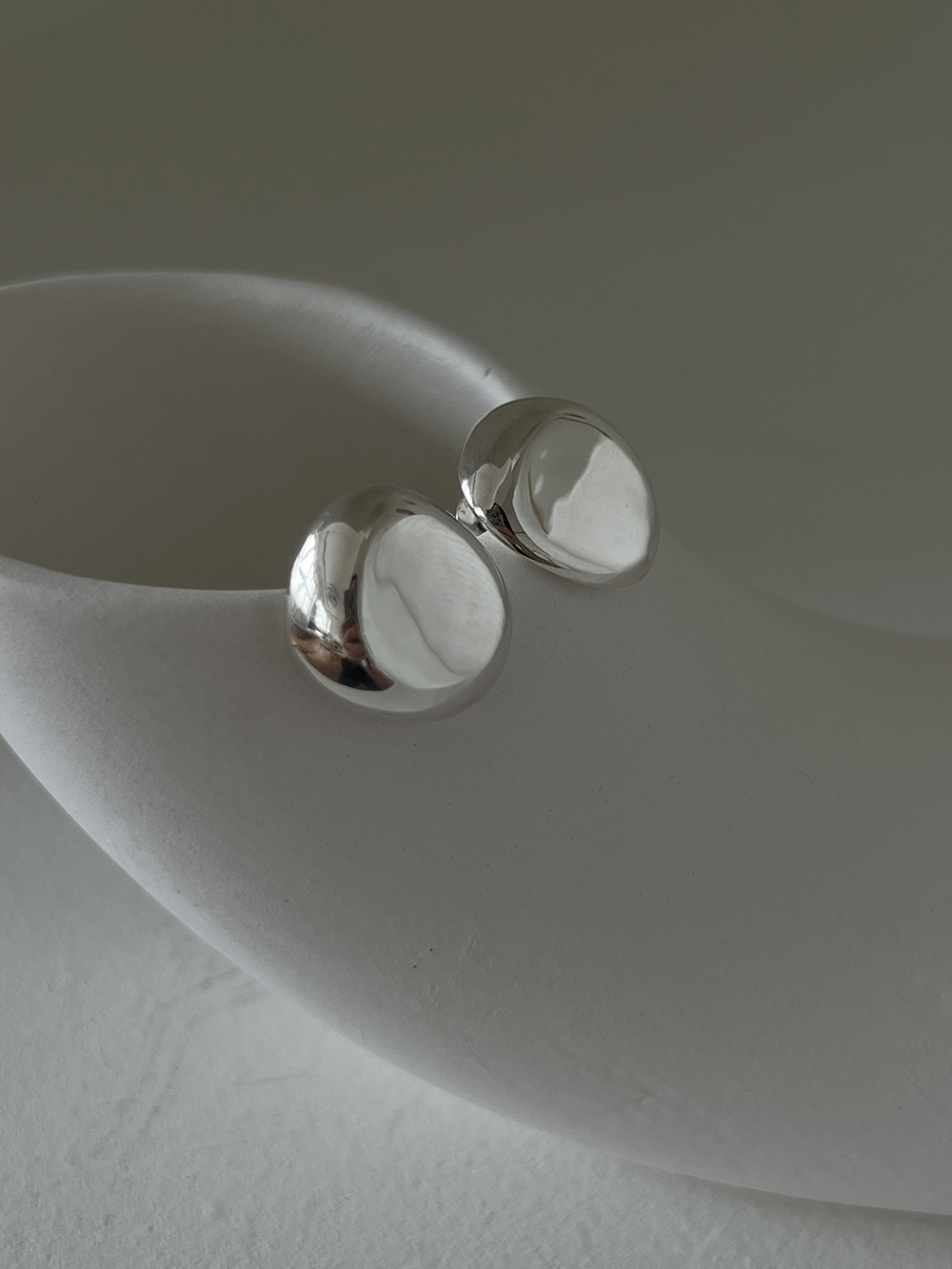 [92.5 silver] Pebble earring