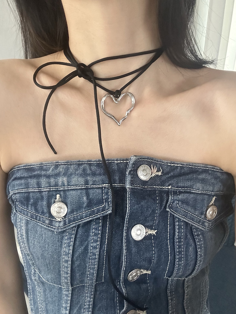 Ugly heart string necklace