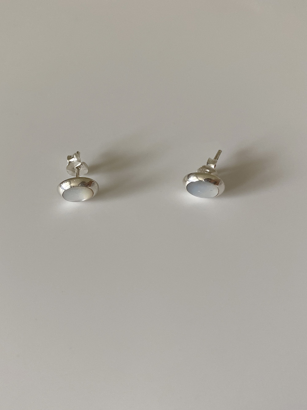 [92.5 silver] oval night earring