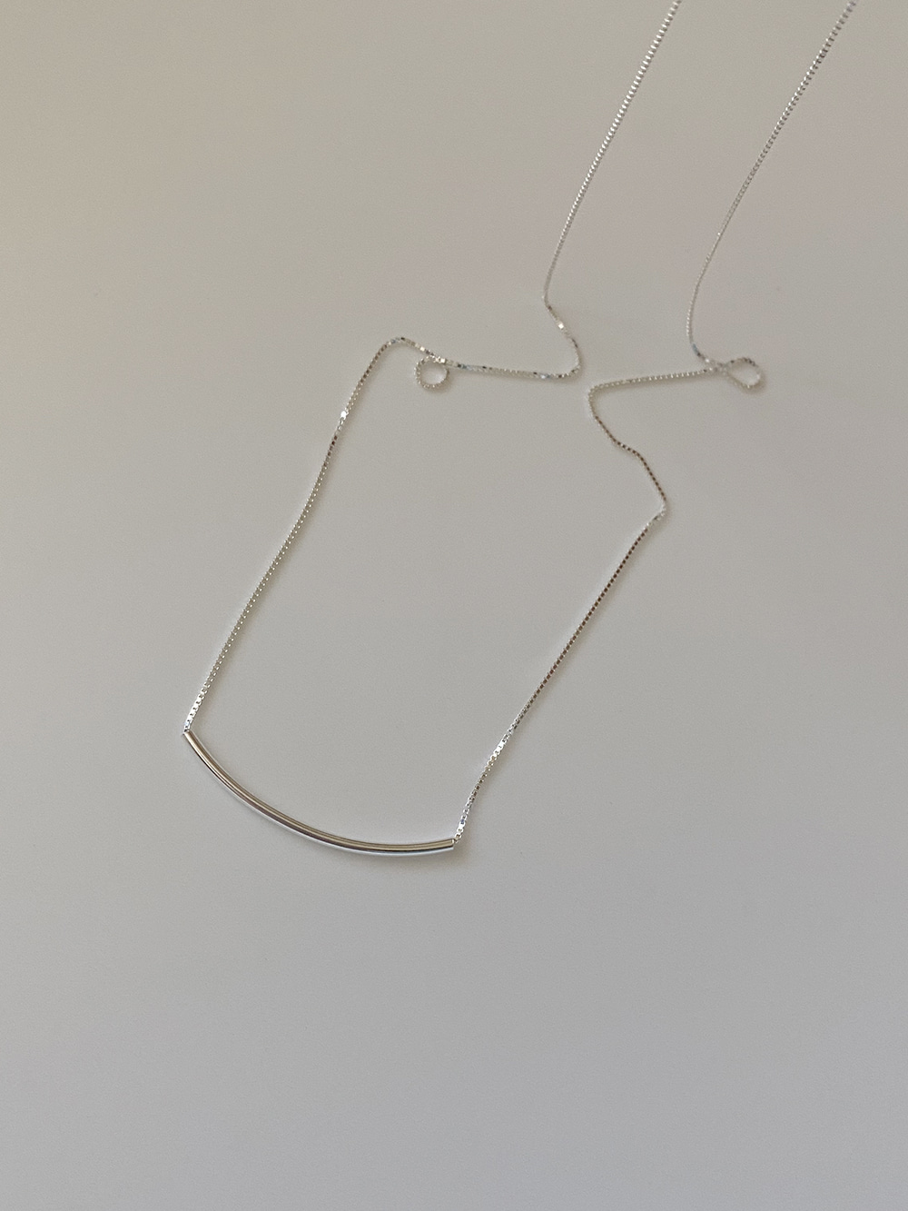 [92.5 silver] curve bar necklace