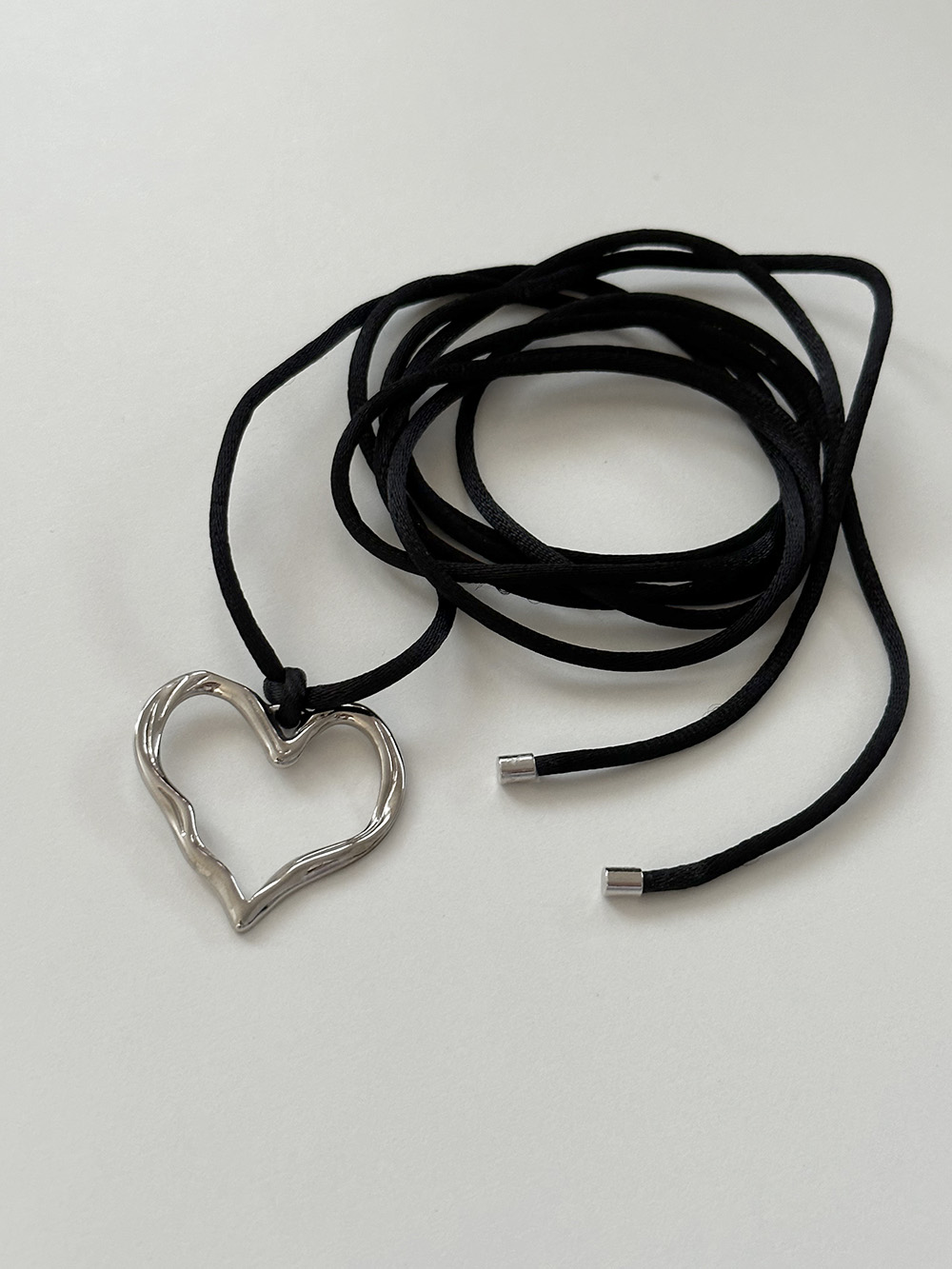 Ugly heart string necklace